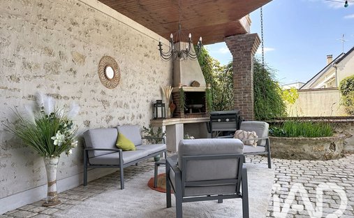 House in Chateauneuf-sur-Loire, Centre-Val de Loire, France 1