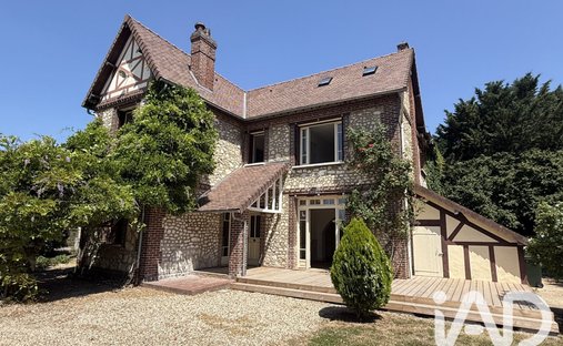 House in Val-de-Reuil, Normandy, France 1