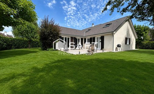 House in Belle Croix, Ozoir-la-Ferriere, France 1
