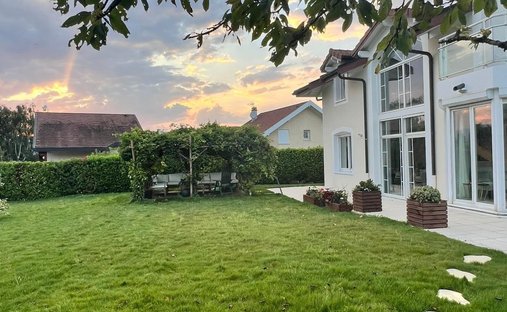 House in Chens-sur-Léman, Auvergne-Rhône-Alpes, France 1