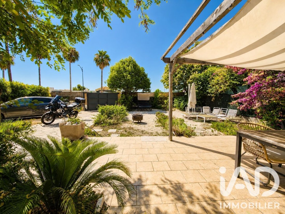 House in Hyeres, Provence-Alpes-Côte d'Azur, France 3 - 18390157