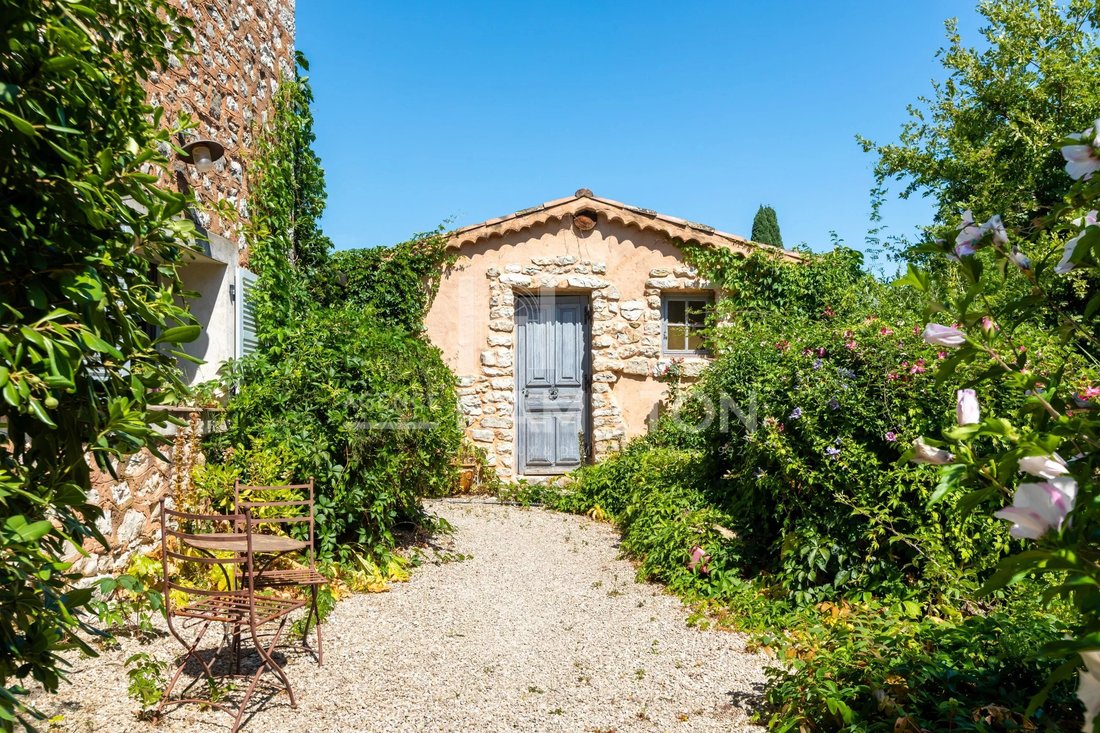 House in Sud, Roquefort-les-Pins, France 2 - 18388393