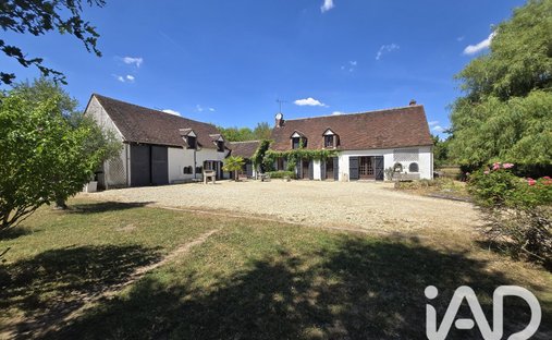 House in Courtenay, Centre-Val de Loire, France 1