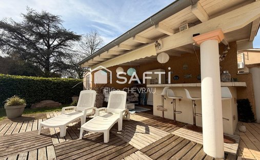 House in Levigny-Le Bourg, Charnay-les-Macon, France 1