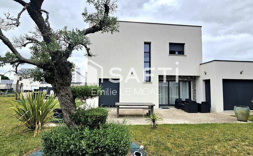 House in Urbain, Bain-de-Bretagne, France 1