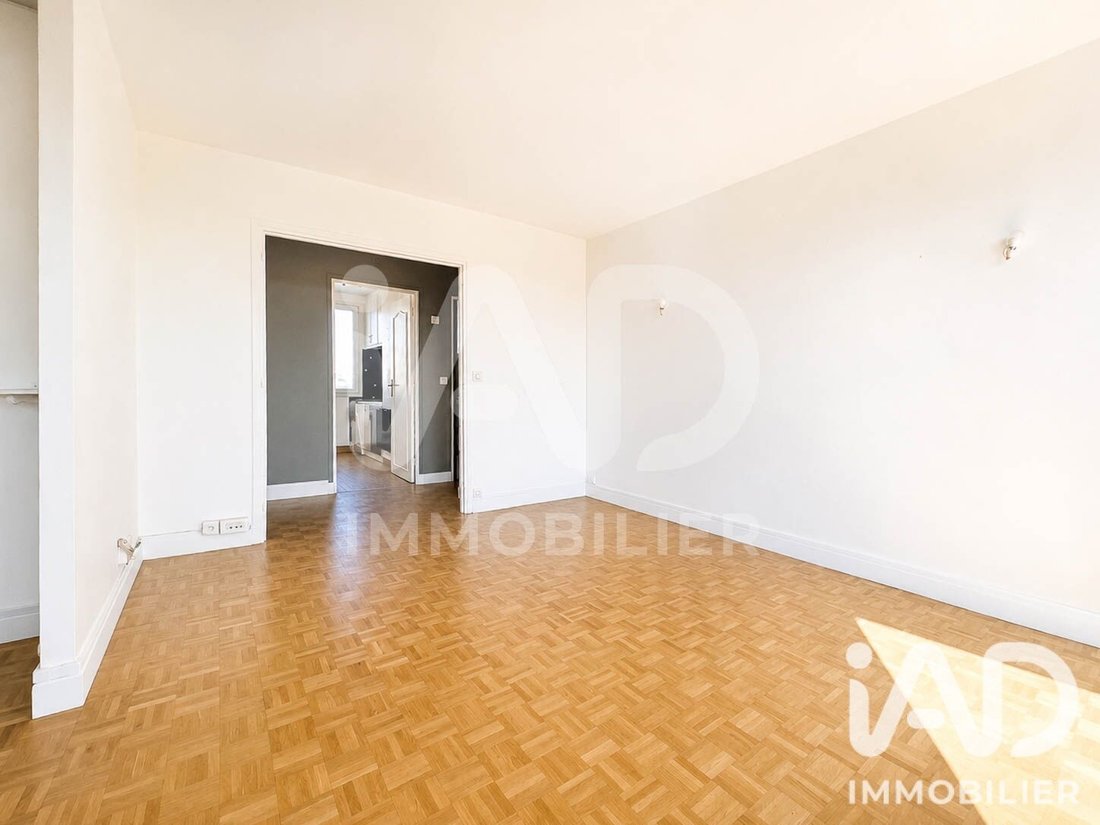Apartment in Insurrection, Vanves, France 5 - 18391915
