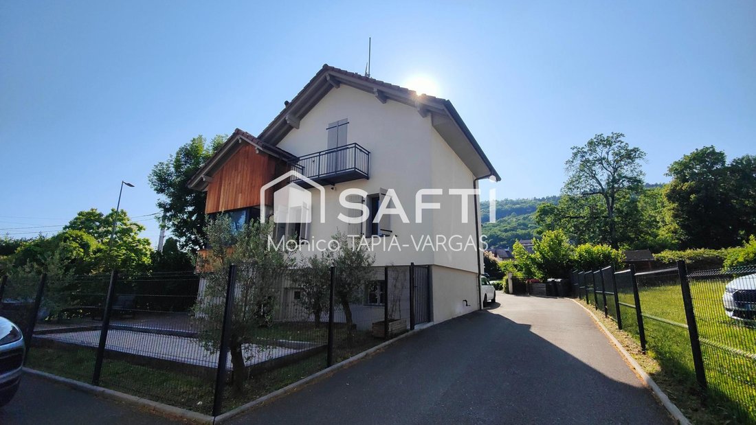 House in Divonne-les-Bains, Auvergne-Rhône-Alpes, France 2 - 18389680
