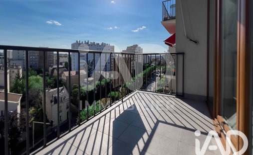 Apartment in Insurrection, Vanves, France 1