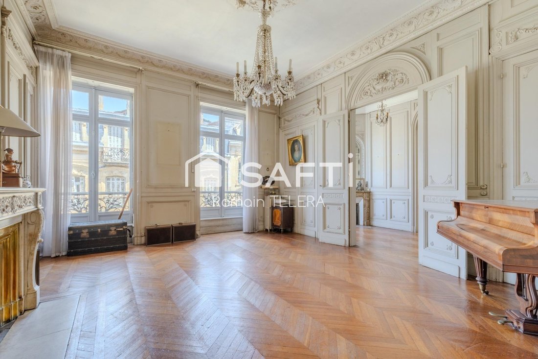 Appartement à Hôtel de Ville-Quinconce-Saint Seurin-Fondaudège, Bordeaux, France 1 - 18259711