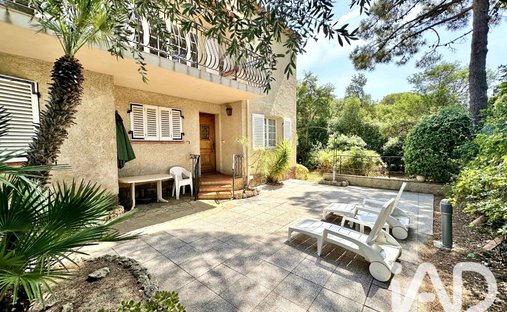 House in Frejus, Provence-Alpes-Côte d'Azur, France 1