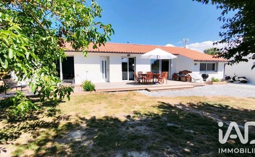 House in Olonne-sur-Mer, Les Sables-d'Olonne, France 1