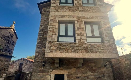 Chalet in Malpica de Bergantinos, Galicia, Spain 1