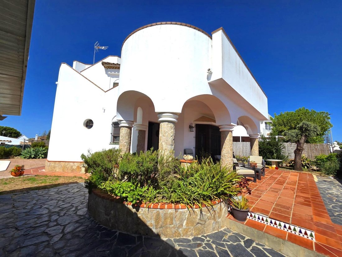 Chalet in Chiclana de la Frontera, Andalusia, Spain 3 - 18389228