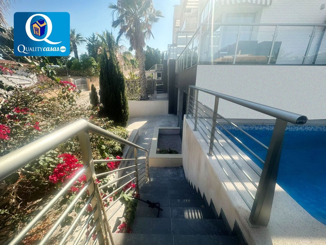 Chalet in la Vila Joiosa / Villajoyosa, Valencian Community, Spain 3 - 18389236