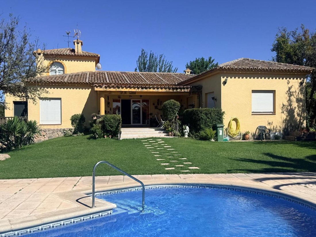 Chalet in Sevilla la Nueva, Comunidad de Madrid, Spain 1 - 18389186