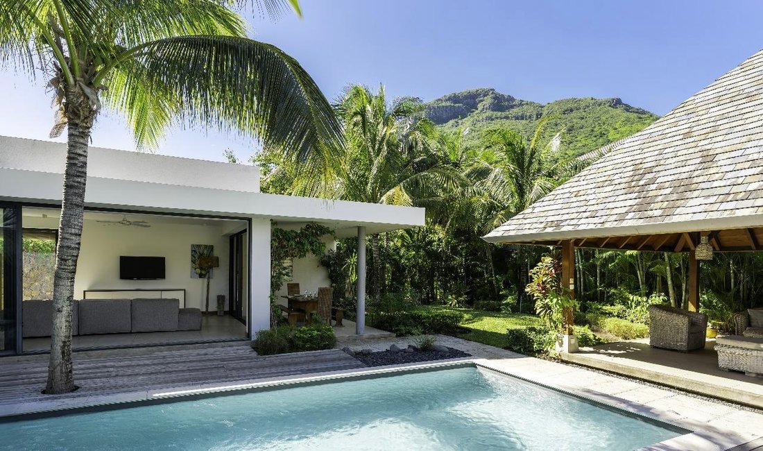 Villa in Grande Riviere Noire, Rivière Noire District, Mauritius 2 - 18389007
