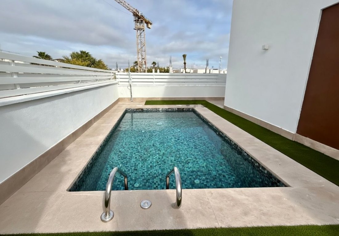 Chalet in Guardamar del Segura, Valencian Community, Spain 3 - 18389281
