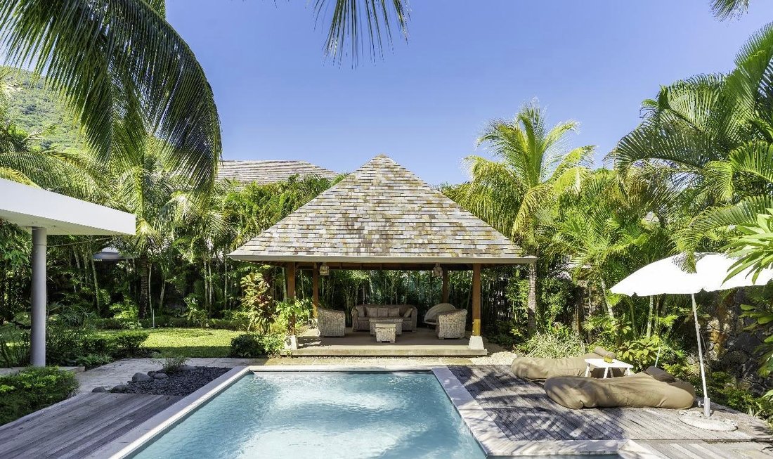 Villa in Grande Riviere Noire, Rivière Noire District, Mauritius 3 - 18389007
