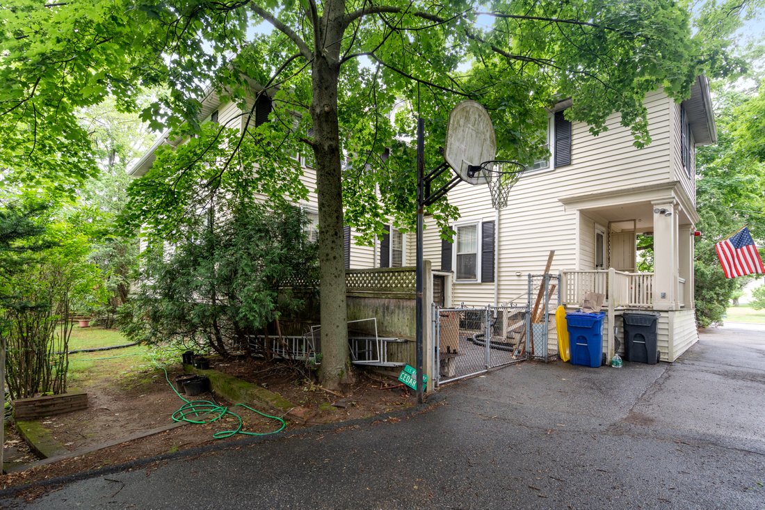Arlington, Massachusetts, United States 4 - 18389070