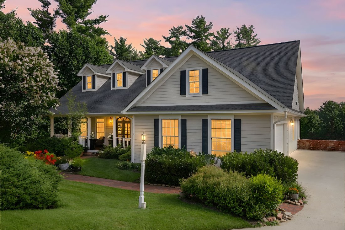 House in Laurel Park, North Carolina, United States 1 - 18389325