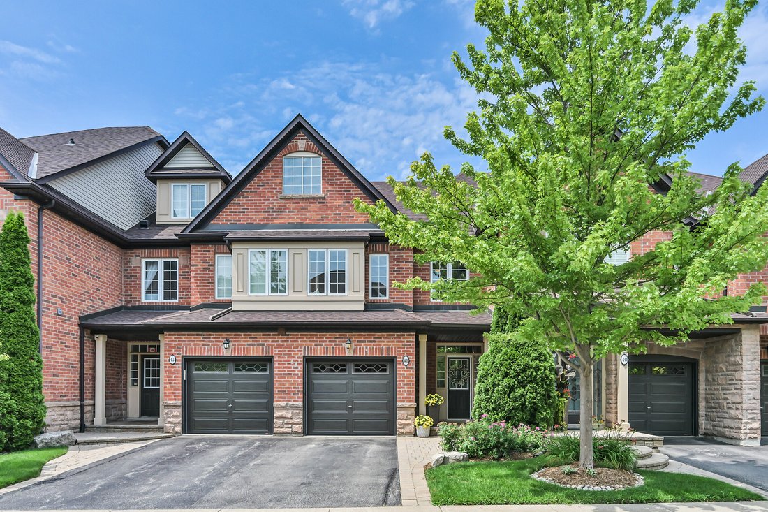 Townhouse in Oakville, Ontario, Canada 1 - 18389319