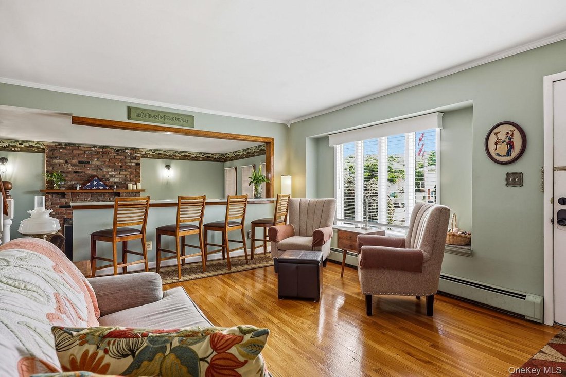 House in Lindenhurst, New York, United States 3 - 18381197