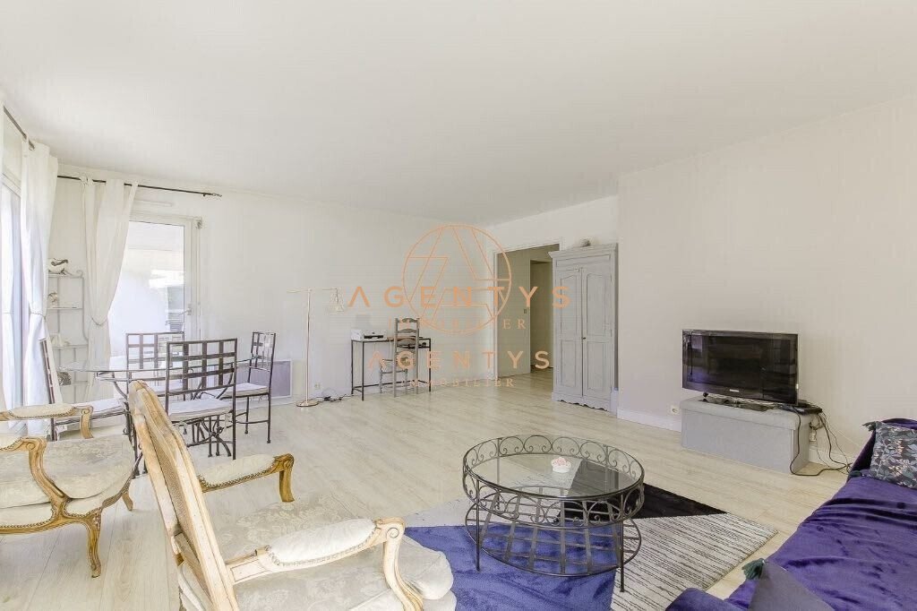 Apartment in Nogent-sur-Marne, Ile-de-France, France 2 - 18390024