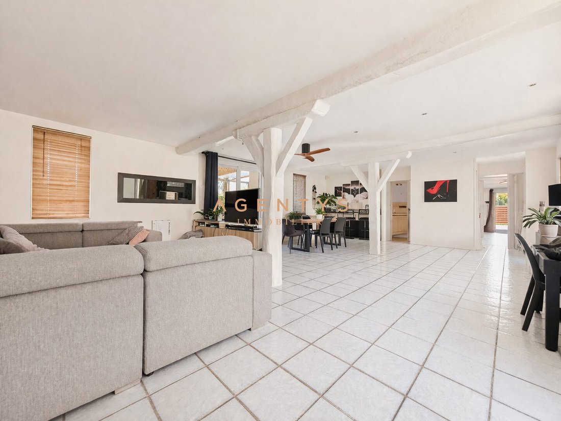 House in Est Nord Ouest Sud, Emerainville, France 4 - 18389937
