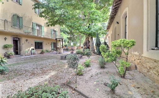 Country House in Saint-Chamas, Provence-Alpes-Côte d'Azur, France 1