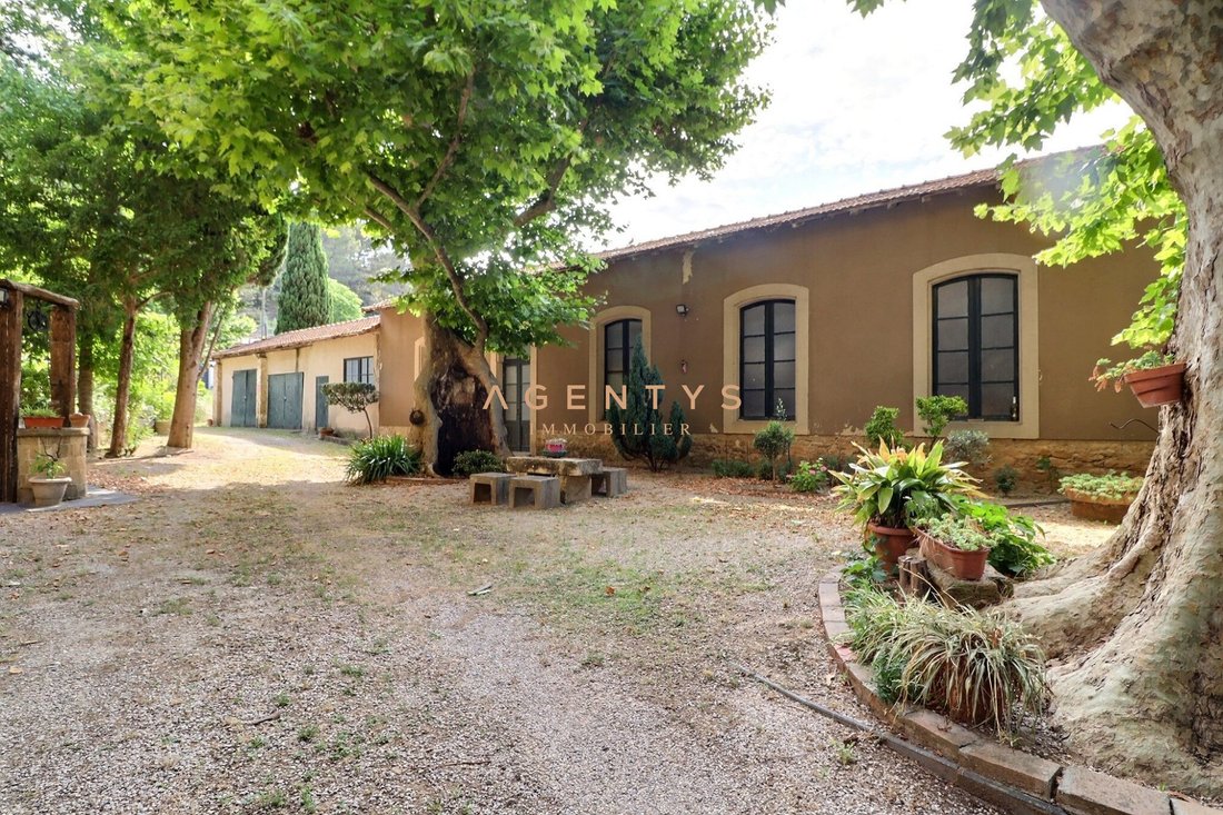 Country House in Saint-Chamas, Provence-Alpes-Côte d'Azur, France 2 - 18390006