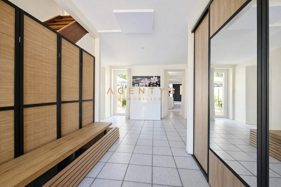 House in Est Nord Ouest Sud, Emerainville, France 3 - 18389937