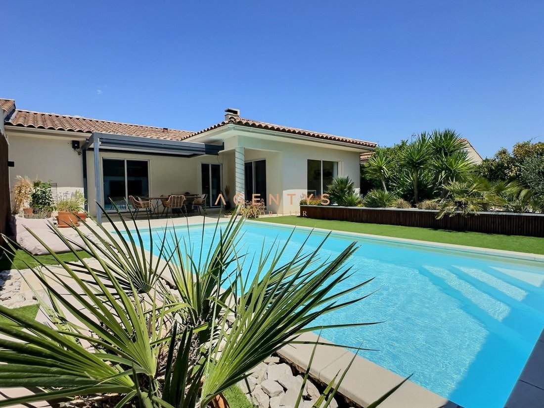 Villa in Saint-Chamas, Provence-Alpes-Côte d'Azur, France 1 - 18390009