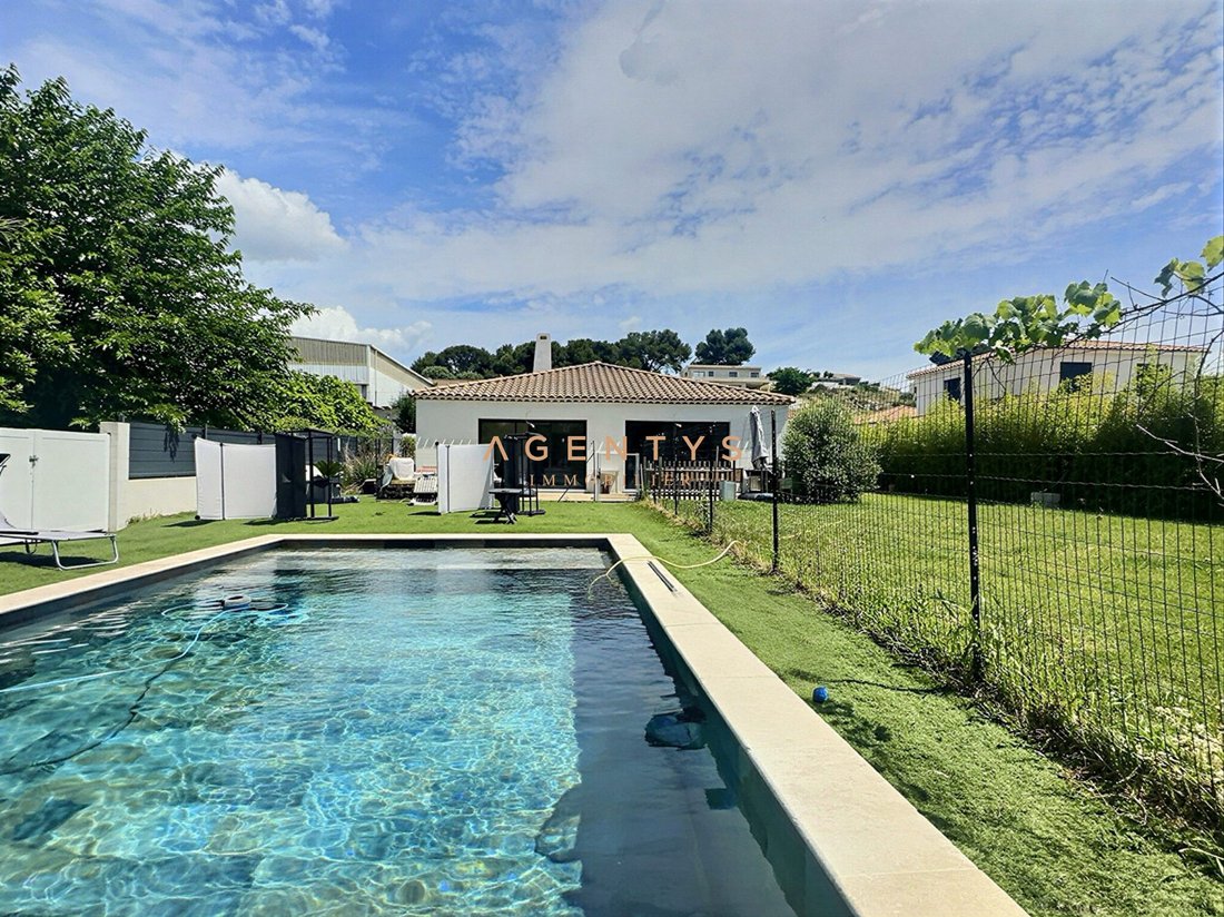 Villa in Saint-Chamas, Provence-Alpes-Côte d'Azur, France 1 - 18389999