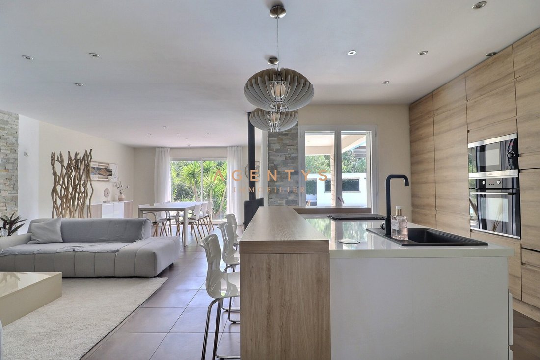 Villa in Saint-Chamas, Provence-Alpes-Côte d'Azur, France 4 - 18390009