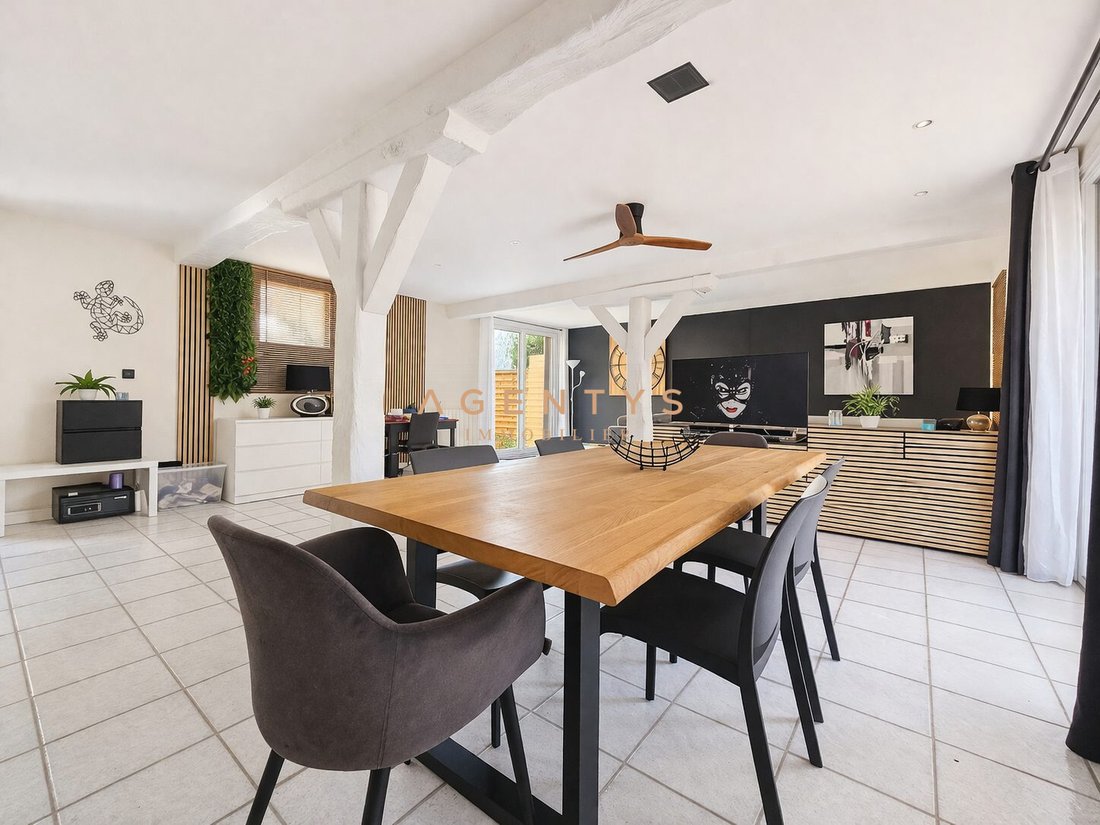 House in Est Nord Ouest Sud, Emerainville, France 1 - 18389937