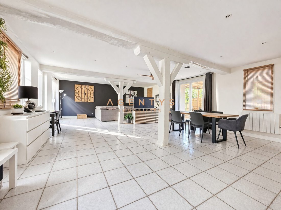 House in Est Nord Ouest Sud, Emerainville, France 2 - 18389937