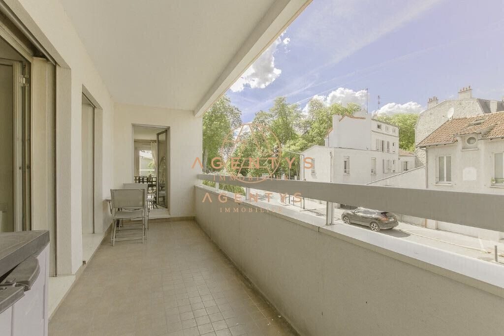 Apartment in Nogent-sur-Marne, Ile-de-France, France 3 - 18390024