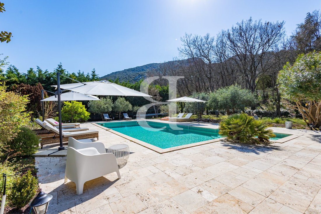 Villa in Maubec, Provence-Alpes-Côte d'Azur, France 2 - 17460802