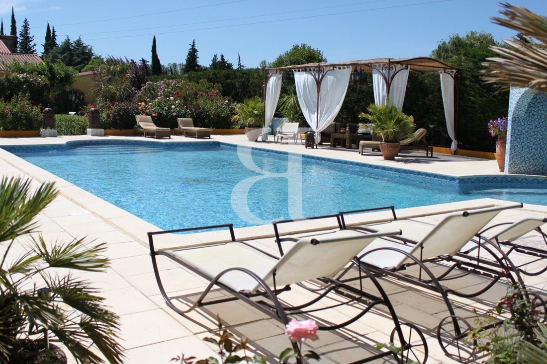 Villa in Zone Rurale Sud, Carpentras, France 1 - 16838233