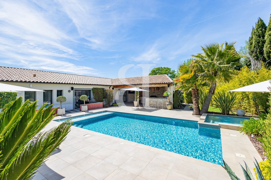 Villa in Aubignan, Provence-Alpes-Côte d'Azur, France 5 - 17689013
