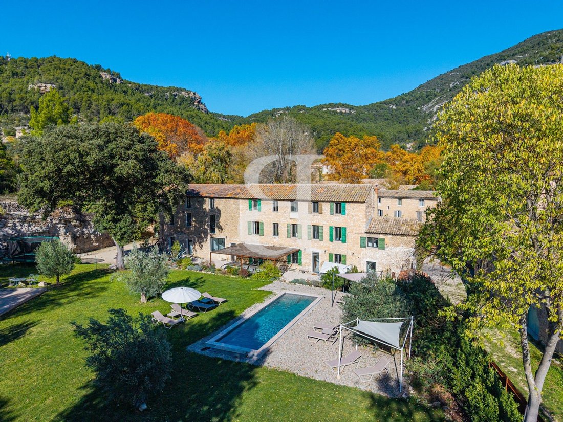 Country House in Fontaine-de-Vaucluse, Provence-Alpes-Côte d'Azur, France 1 - 16838328