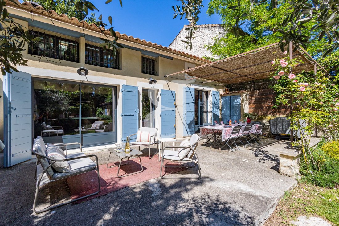 Villa in Saint-Rémy-de-Provence, Provence-Alpes-Côte d'Azur, France 2 - 18390047