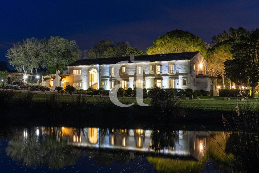 Country House in Arles, Provence-Alpes-Côte d'Azur, France 3 - 16838231