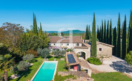Country House in Saint-Gervais-sur-Roubion, Auvergne-Rhône-Alpes, France 1