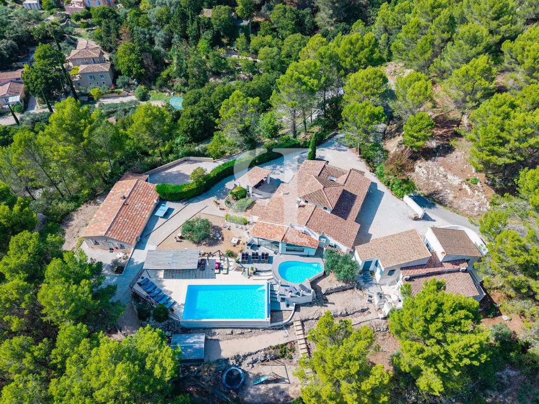Villa in Fontaine-de-Vaucluse, Provence-Alpes-Côte d'Azur, France 5 - 16838140