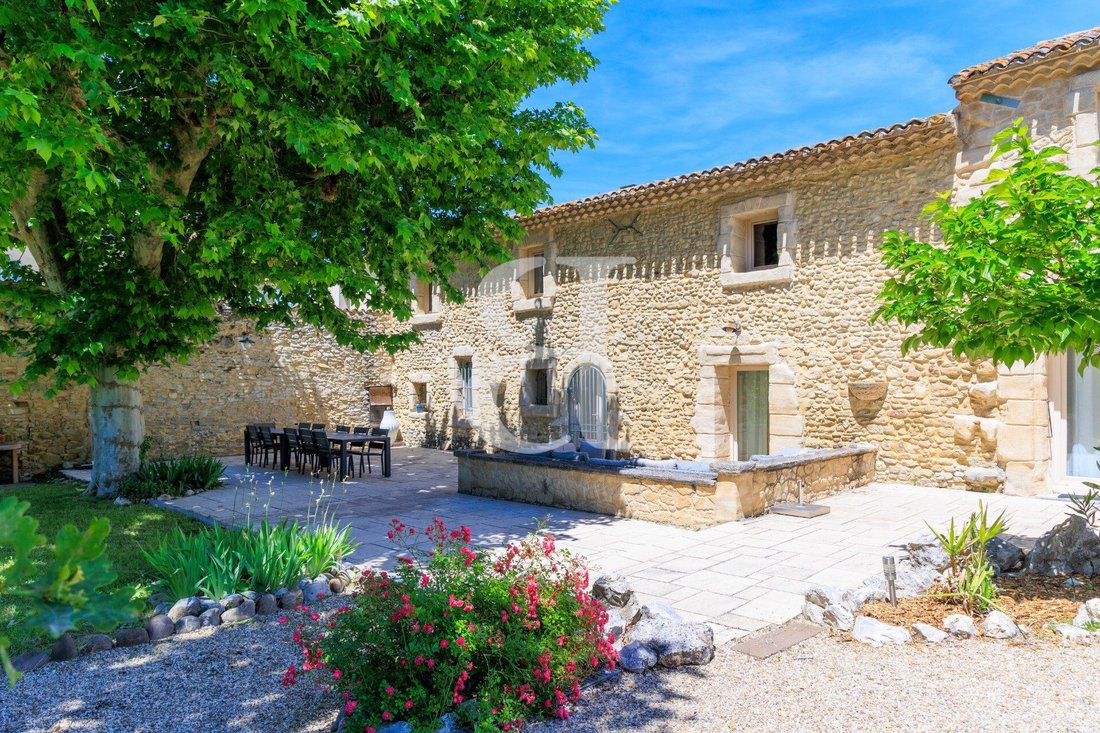 Country House in Centre Ville, Le Thor, France 1 - 16838254