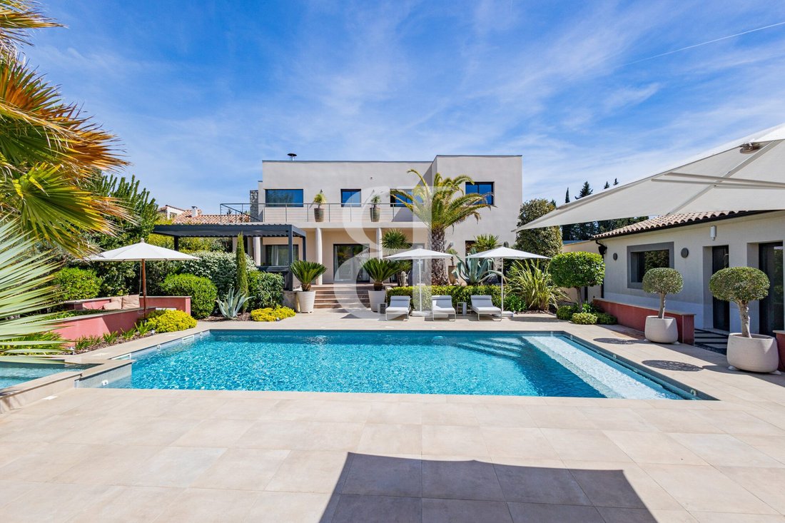 Villa in Aubignan, Provence-Alpes-Côte d'Azur, France 1 - 17689013