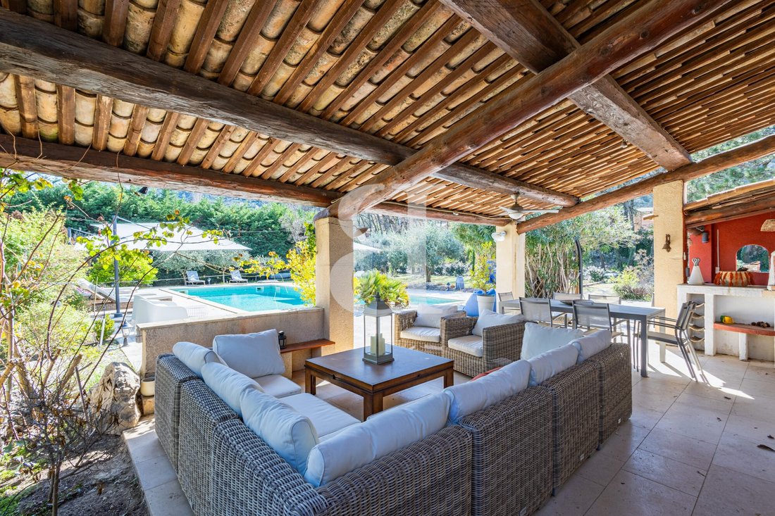 Villa in Maubec, Provence-Alpes-Côte d'Azur, France 3 - 17460802