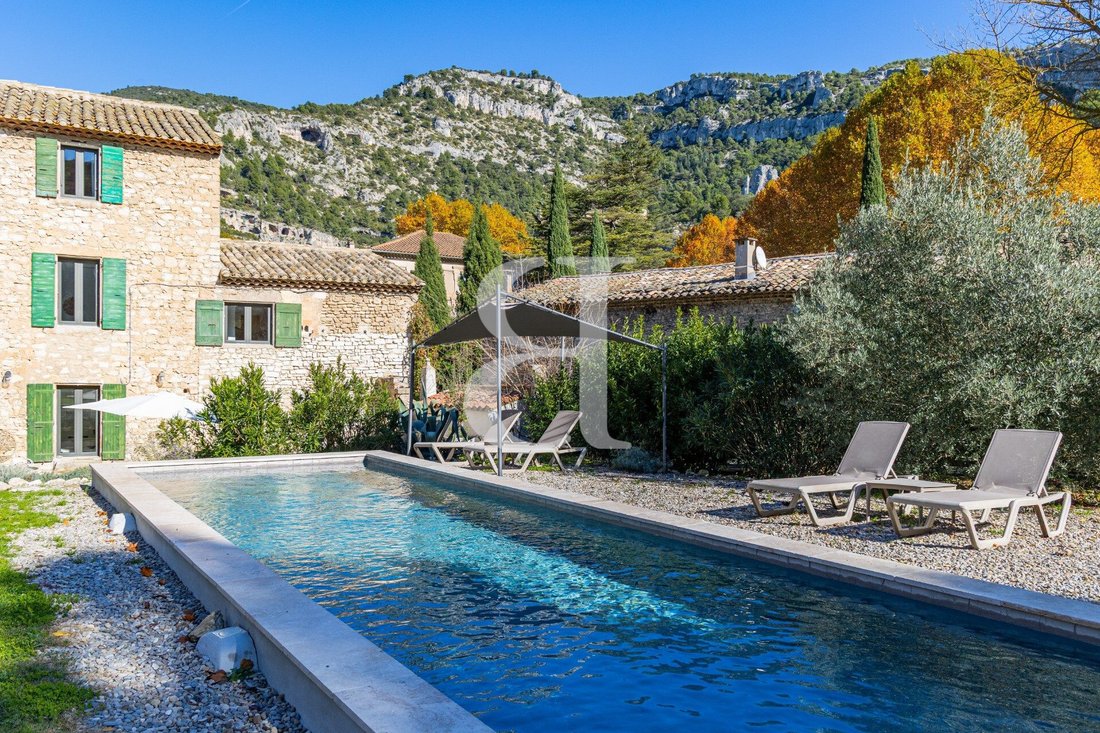 Country House in Fontaine-de-Vaucluse, Provence-Alpes-Côte d'Azur, France 3 - 16838328