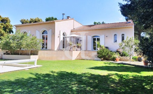 Villa in Nevons-route d'Apt, L'Isle-sur-la-Sorgue, France 1